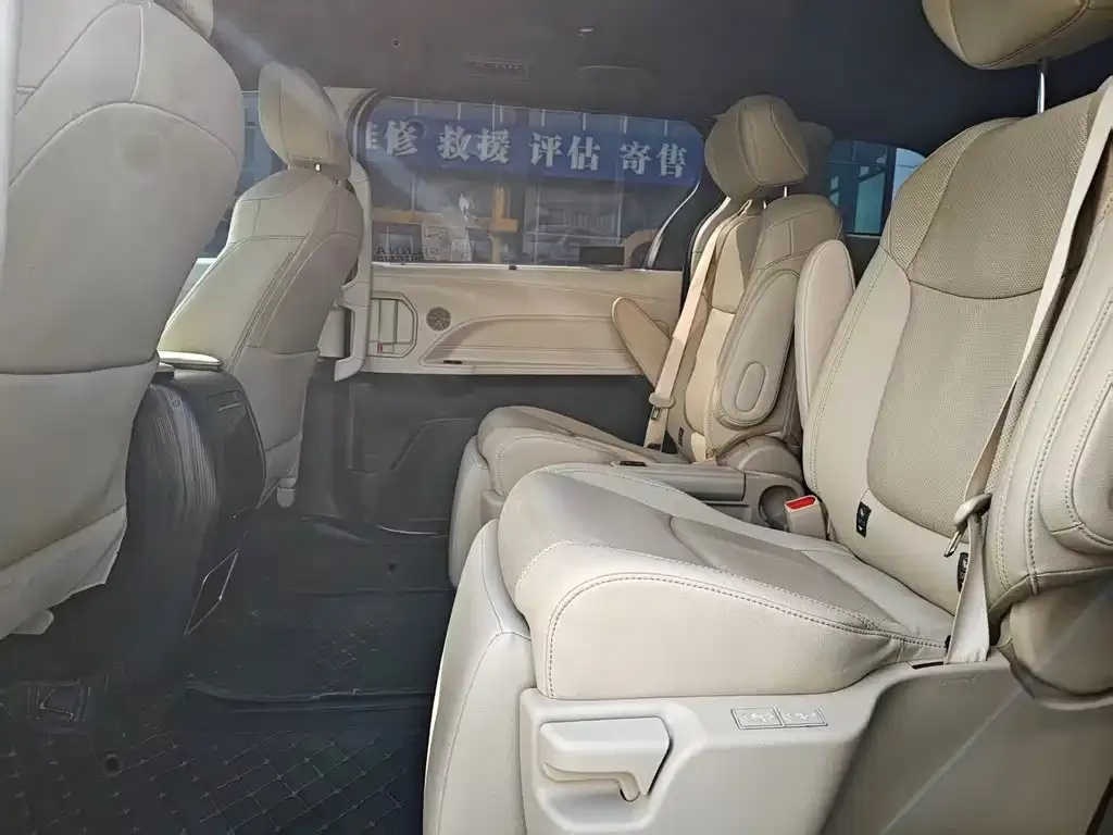 Toyota Sienna 2022 из CN, фото 4