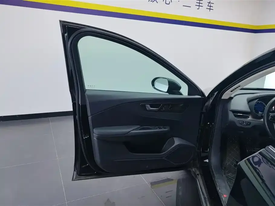Hongqi E-QM5 2023 из CN, фото 3