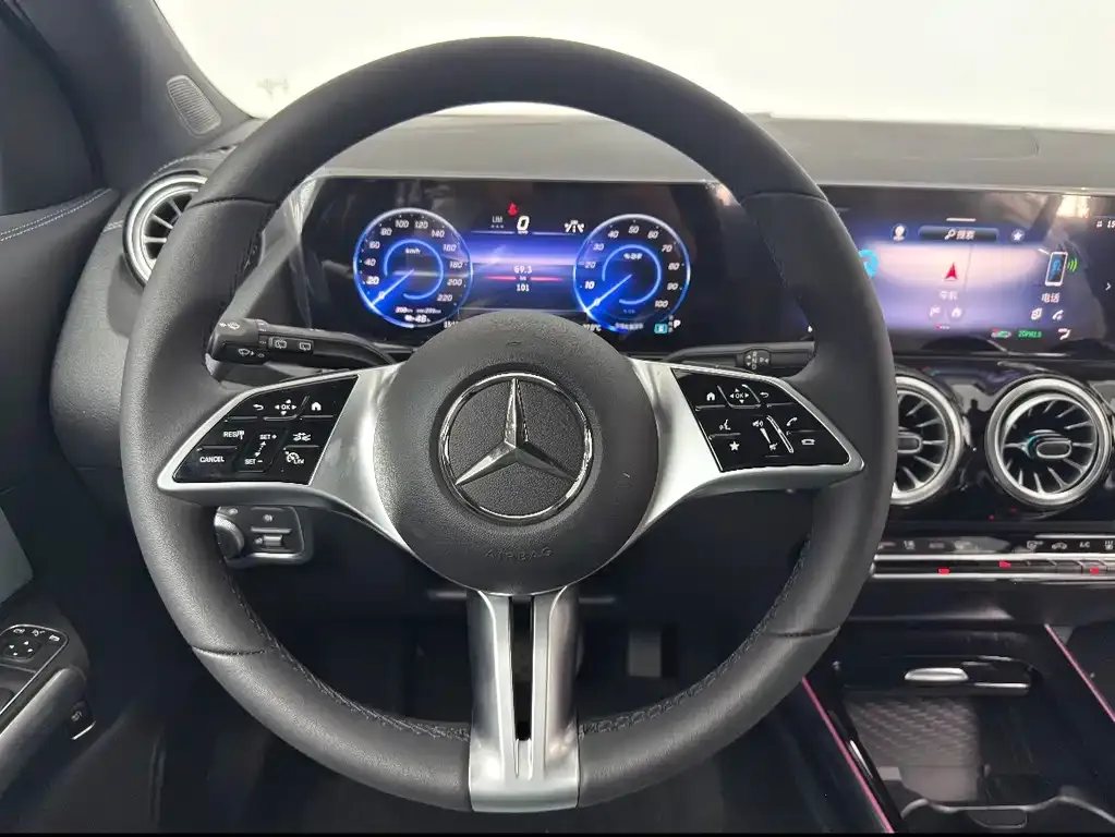Mercedes-Benz EQA — фото 10