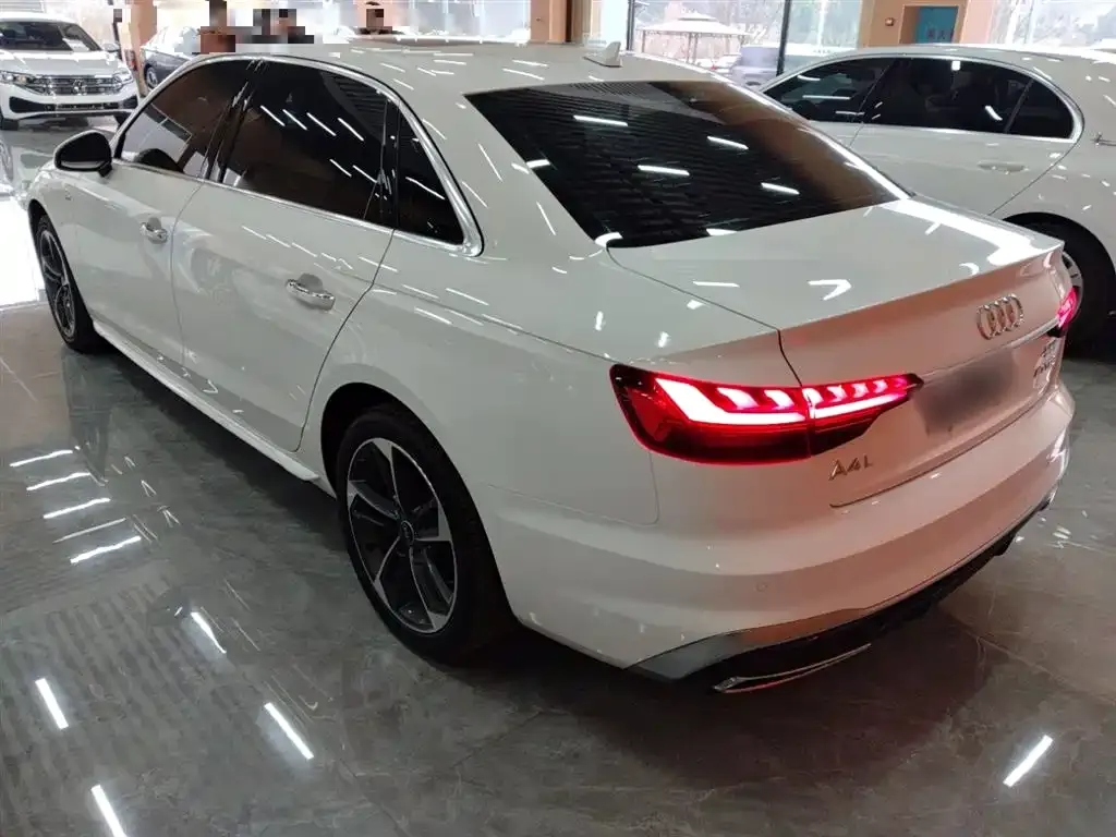 Audi A4L 2023 из CN, фото 4
