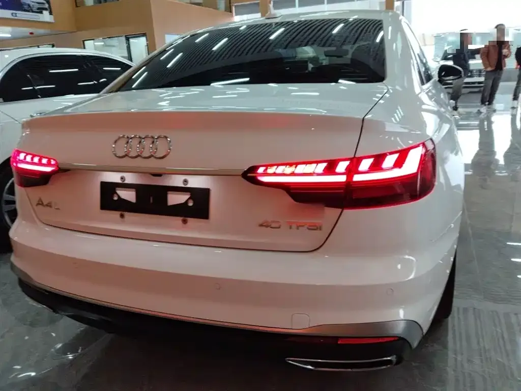 Audi A4L 2023 из CN, фото 9