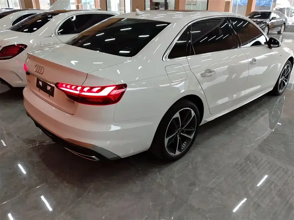 Audi A4L 2023 из CN, фото 8