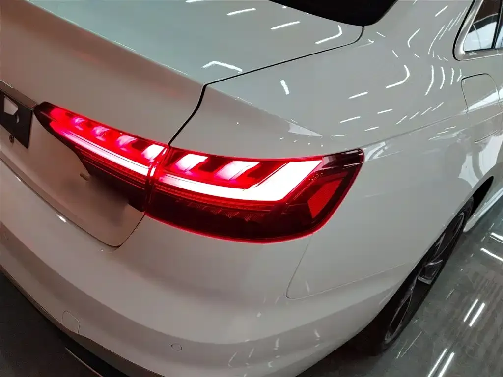 Audi A4L 2023 из CN, фото 2