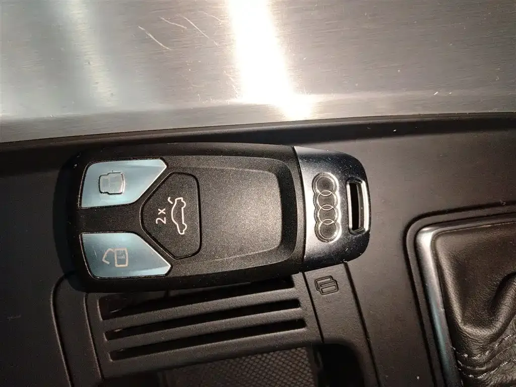 Audi A4L 2023 из CN, фото 7