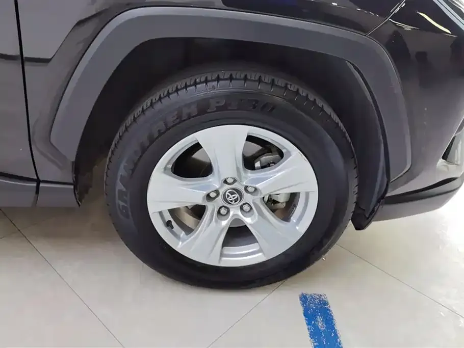 Toyota RAV4 2024 из CN, фото 3