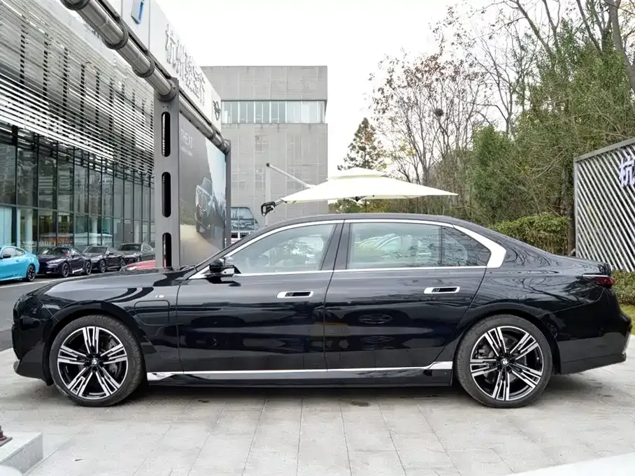 BMW i7 2025 из CN, фото 9