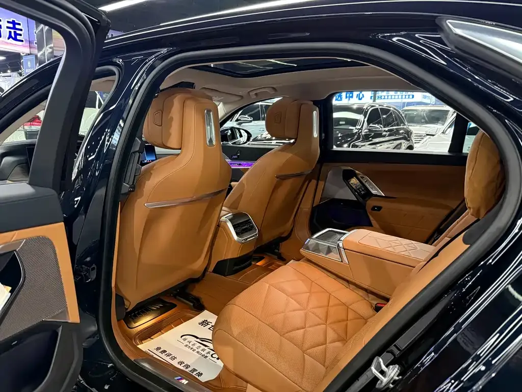BMW 7 Series 2023 из CN, фото 8