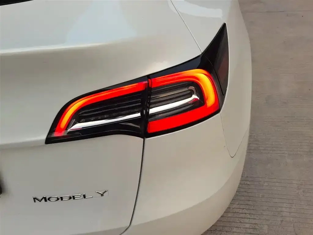Tesla Model Y 2023 из CN, фото 8