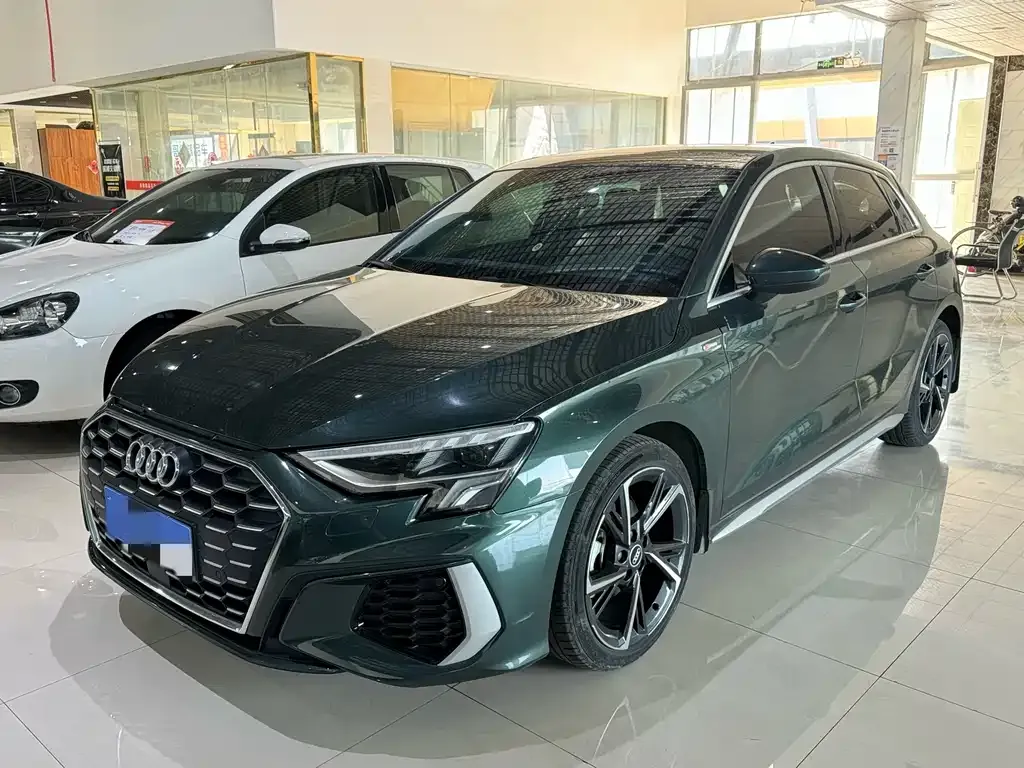 Audi A3 2023 из CN, фото 1