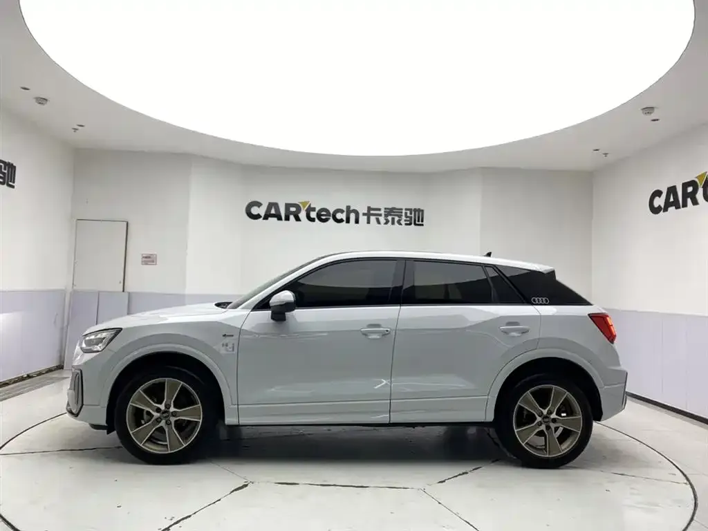 Audi Q2L 2023 из CN, фото 2