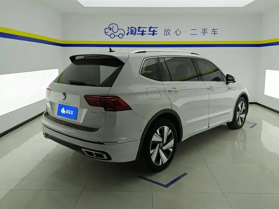 Volkswagen Tiguan L — фото 10
