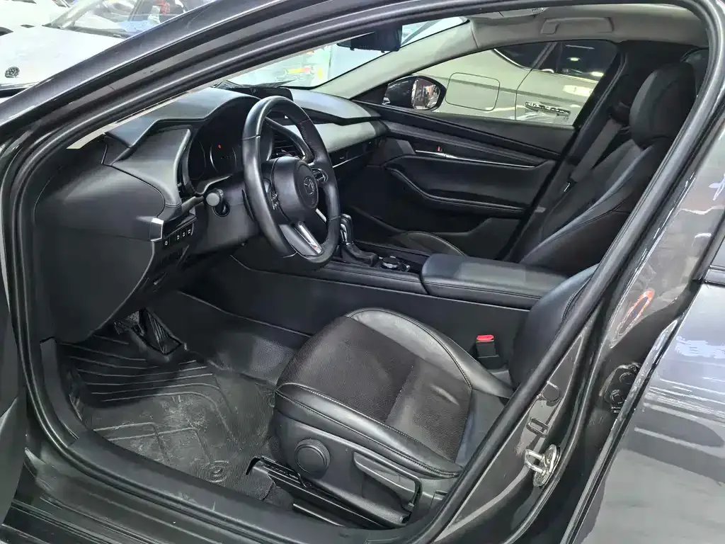 Mazda 3 Axela 2023 из CN, фото 8