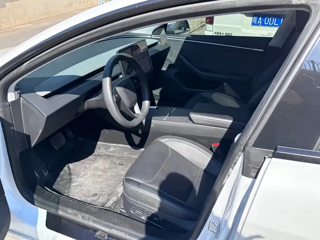Tesla Model 3 — фото 2