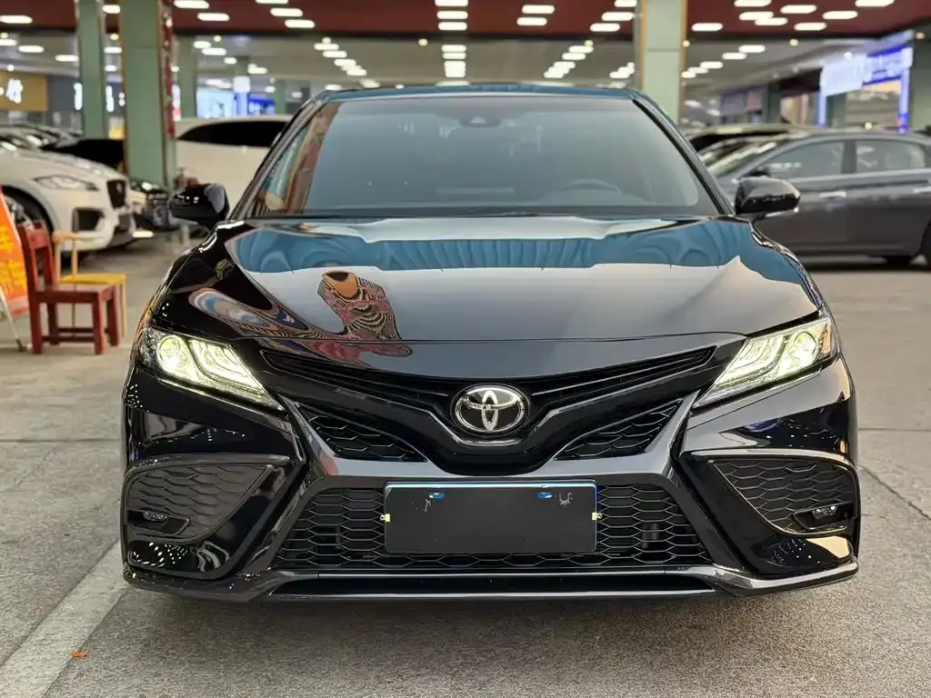 Toyota Camry 2023 из CN, фото 4