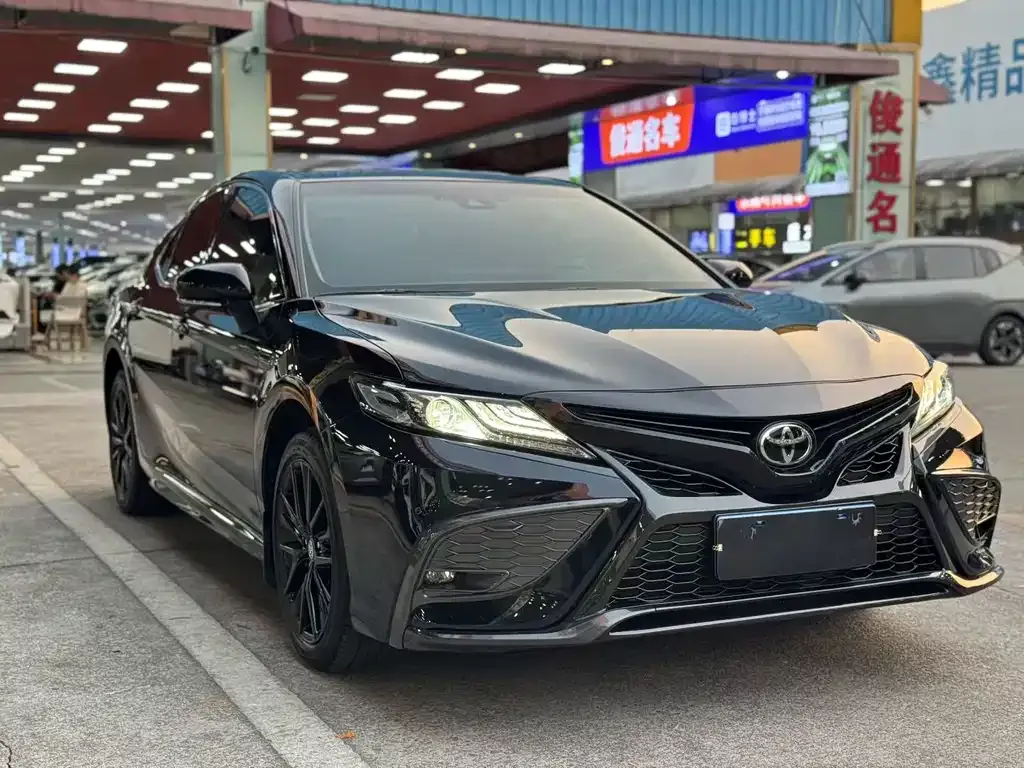 Toyota Camry 2023 из CN, фото 3