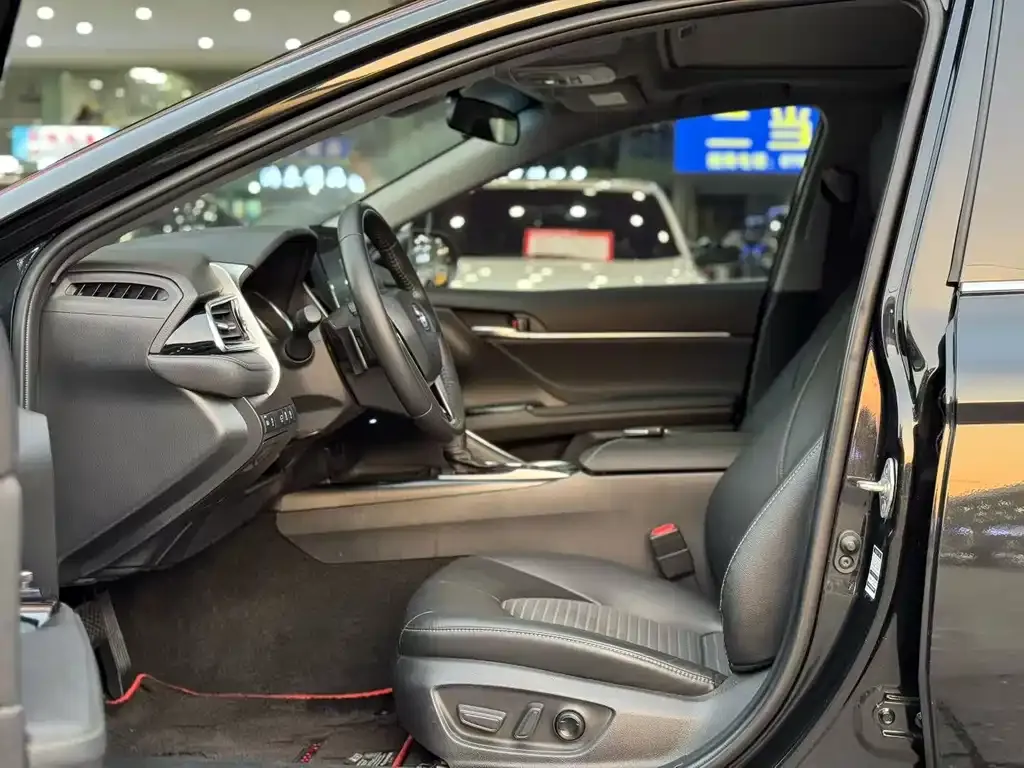 Toyota Camry 2023 из CN, фото 2