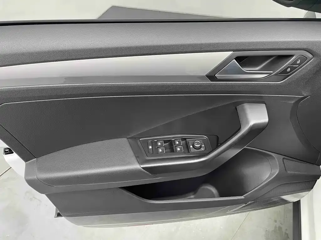Volkswagen T-Roc 2023 из CN, фото 6