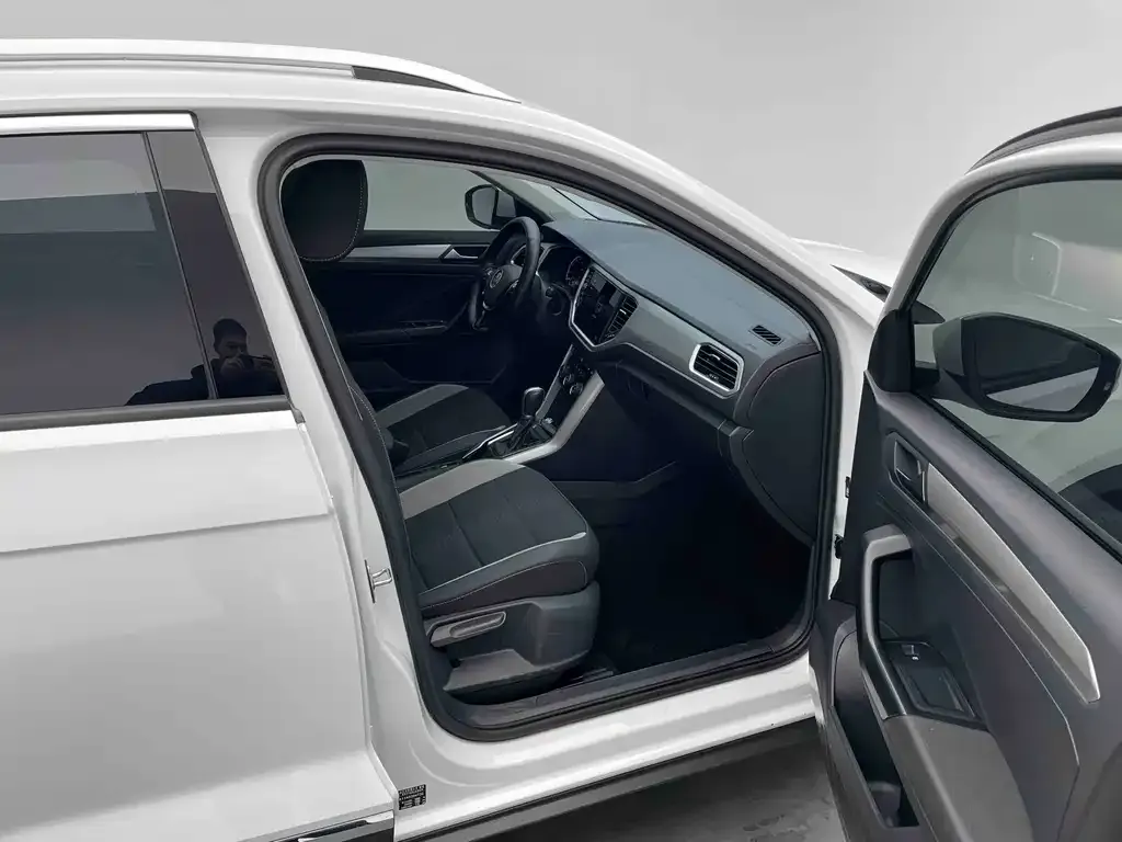 Volkswagen T-Roc 2023 из CN, фото 3