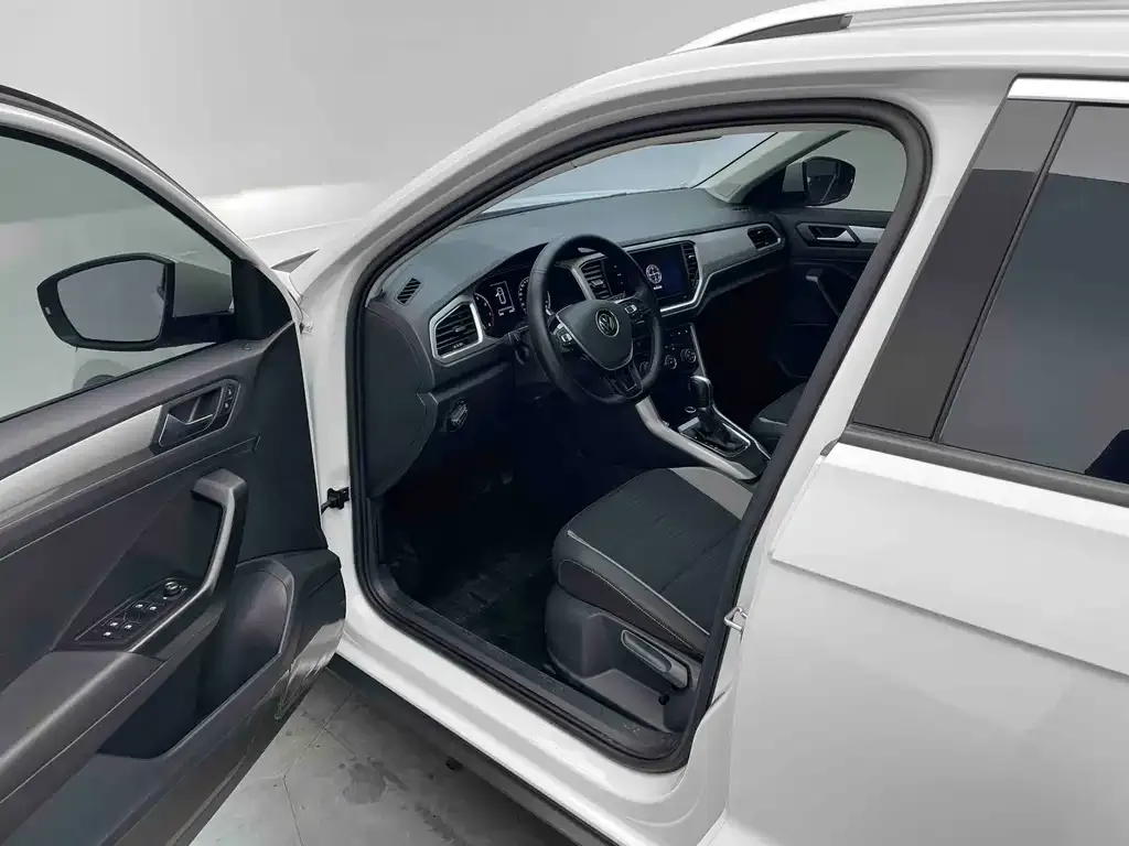 Volkswagen T-Roc 2023 из CN, фото 7