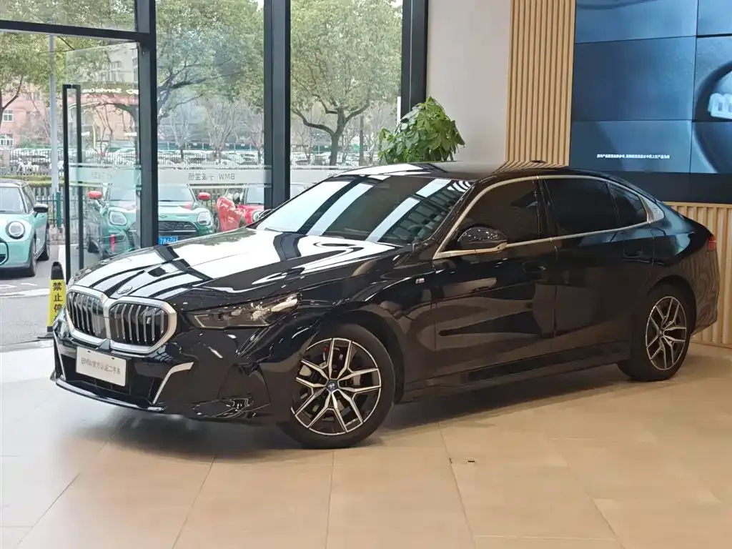 BMW i5 — фото 1