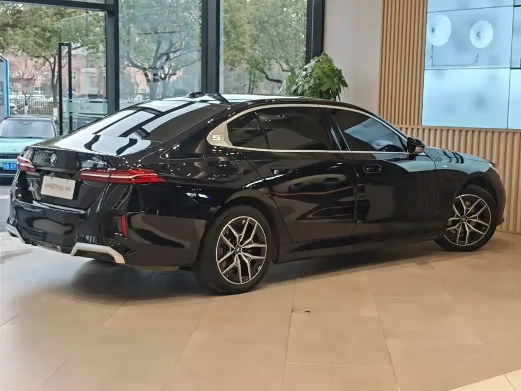 BMW i5 — фото 8