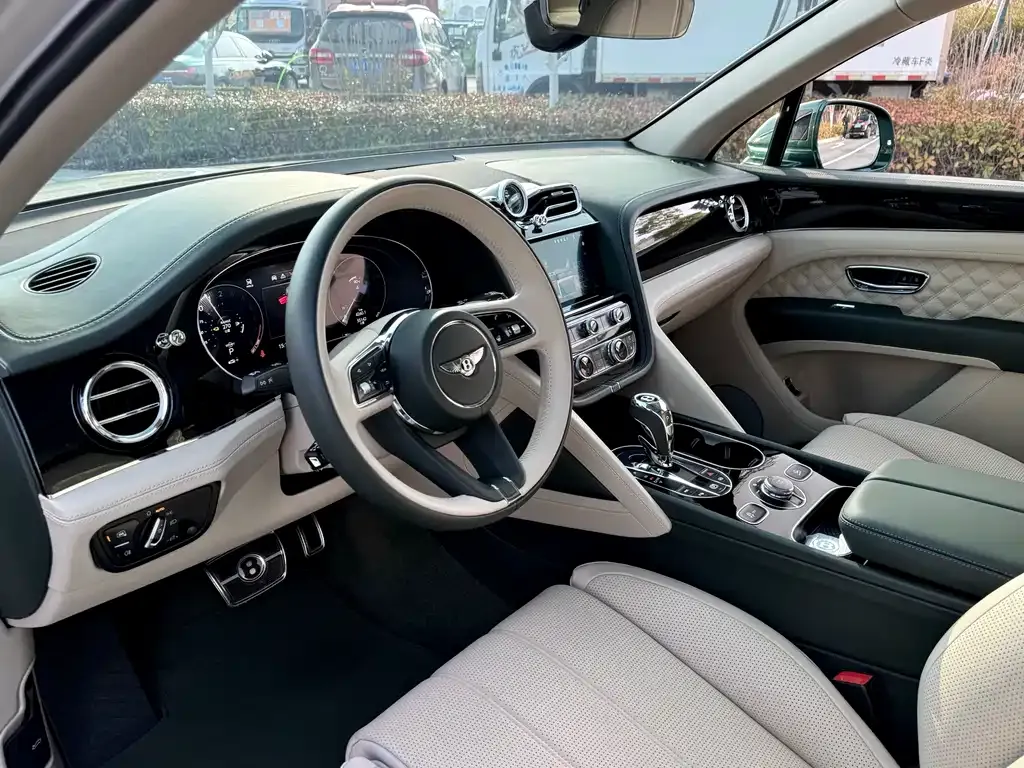 Bentley Bentayga PHEV 2021 из CN, фото 2