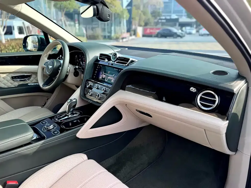 Bentley Bentayga PHEV 2021 из CN, фото 3