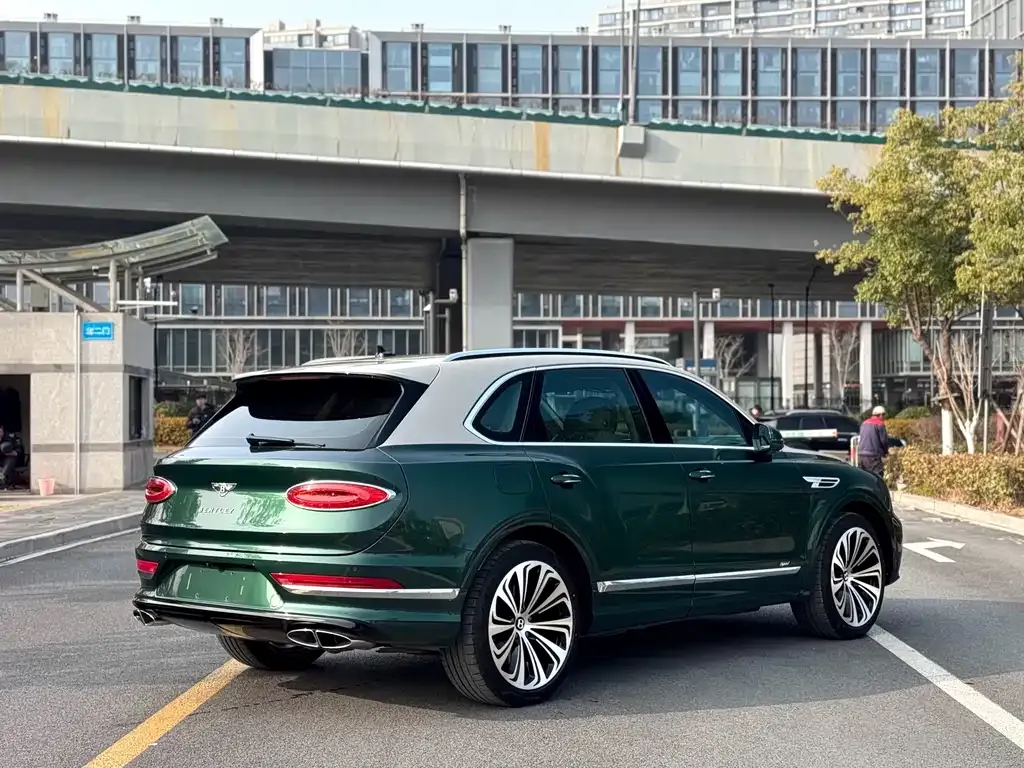 Bentley Bentayga PHEV 2021 из CN, фото 7