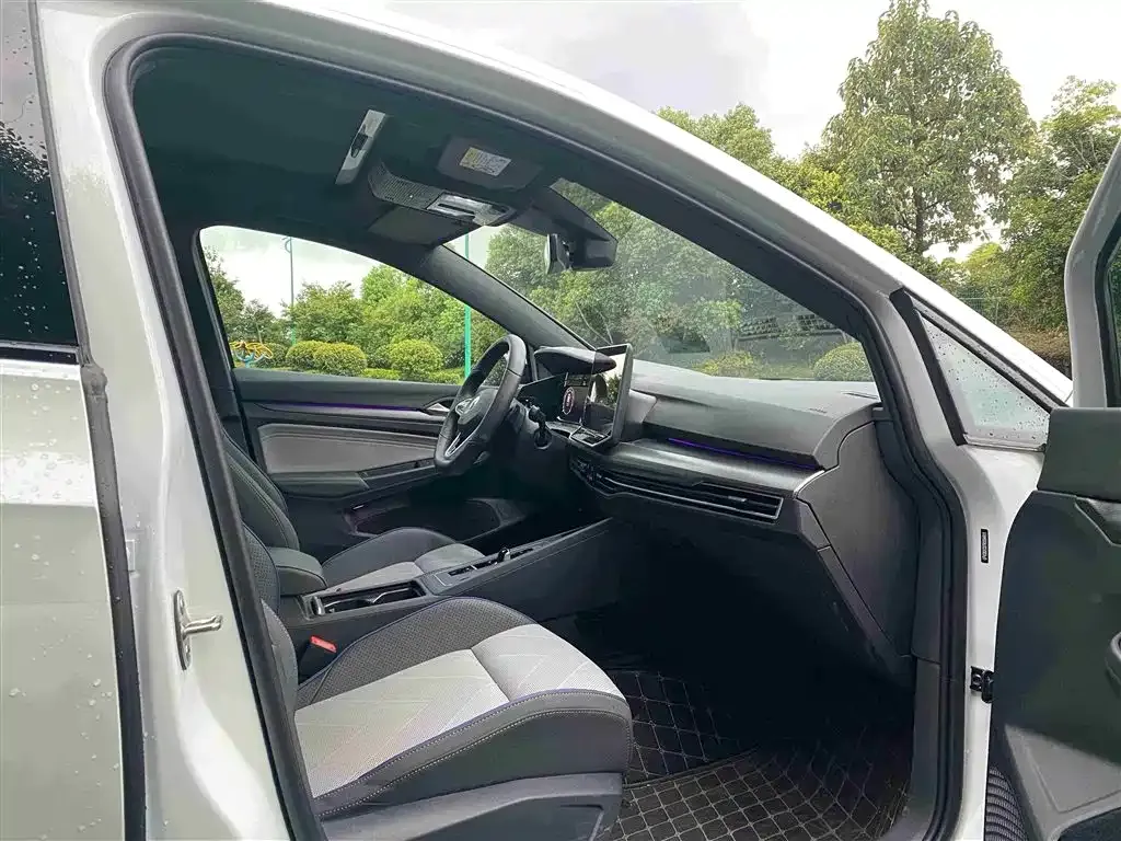 Volkswagen Golf 2025 из CN, фото 4
