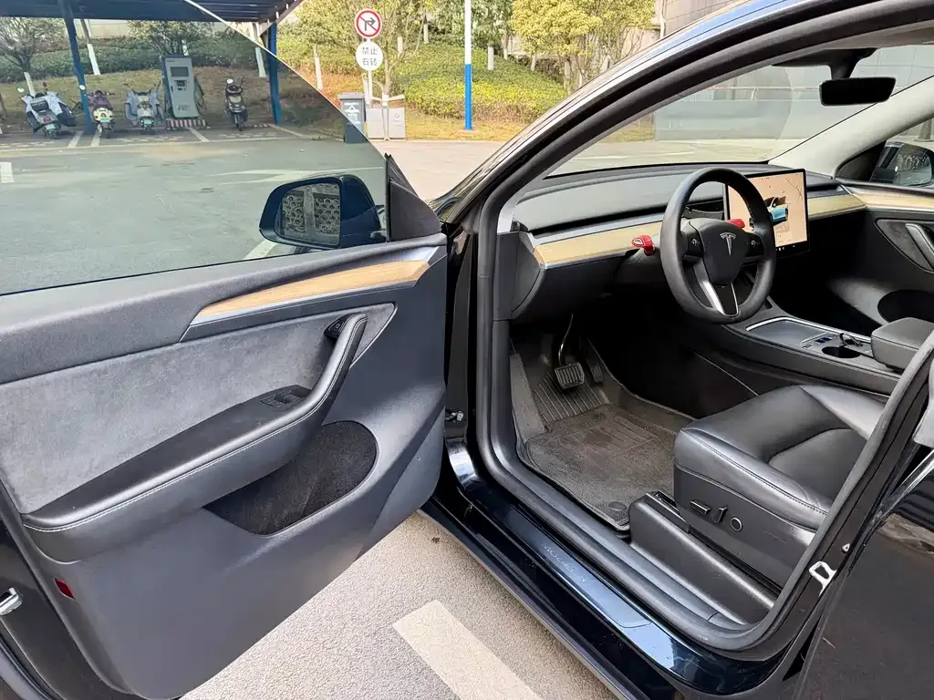 Tesla Model Y 2023 из CN, фото 9