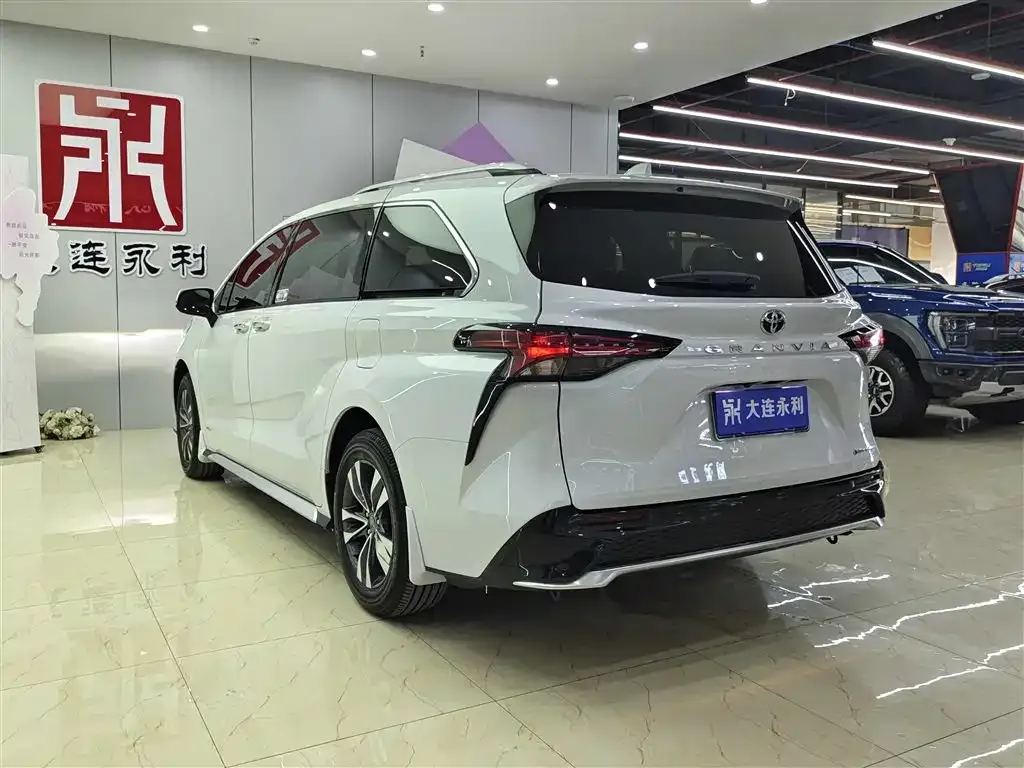 Toyota Granvia 2025 из CN, фото 10