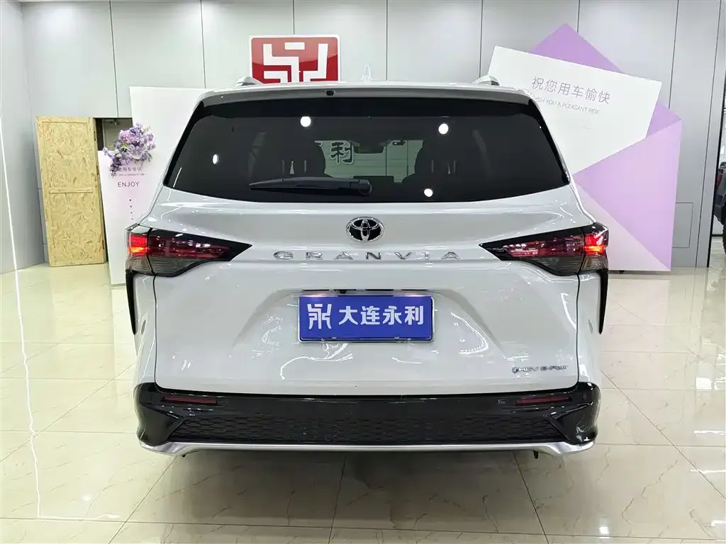 Toyota Granvia 2025 из CN, фото 3