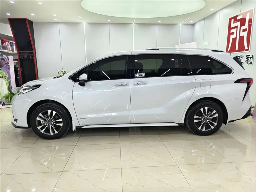 Toyota Granvia 2025 из CN, фото 9