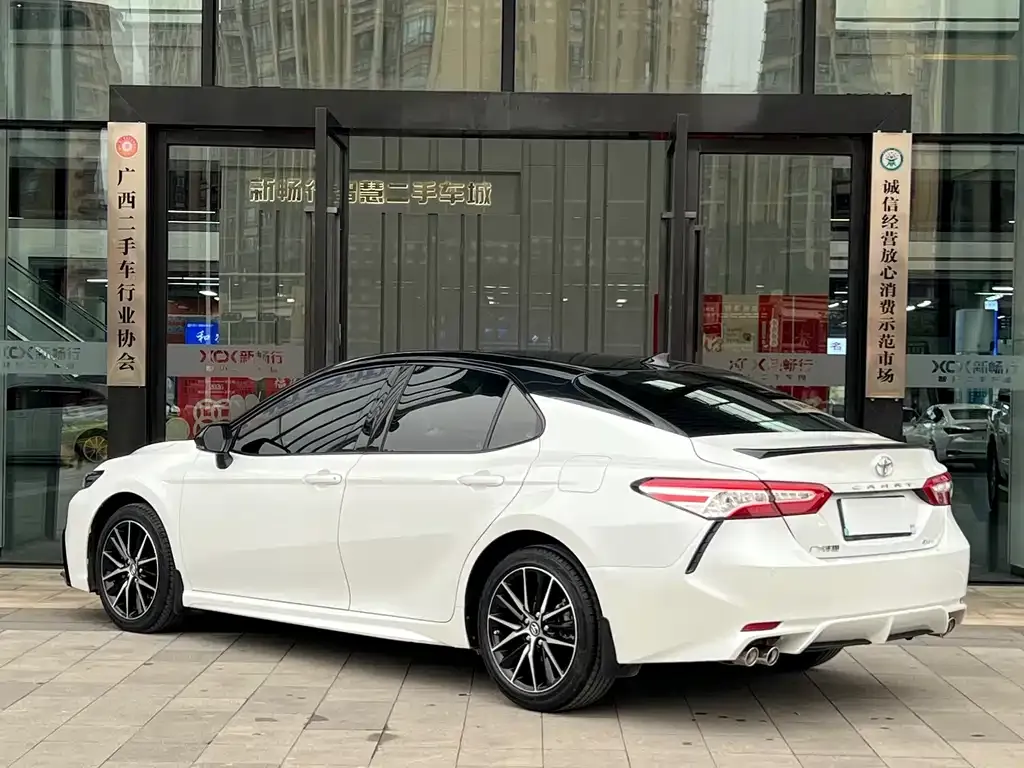 Toyota Camry 2022 из CN, фото 2