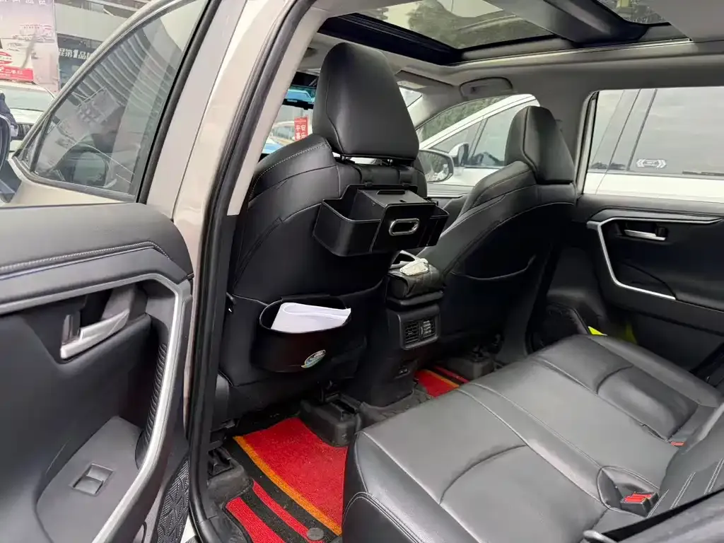 Toyota Wildlander 2023 из CN, фото 2