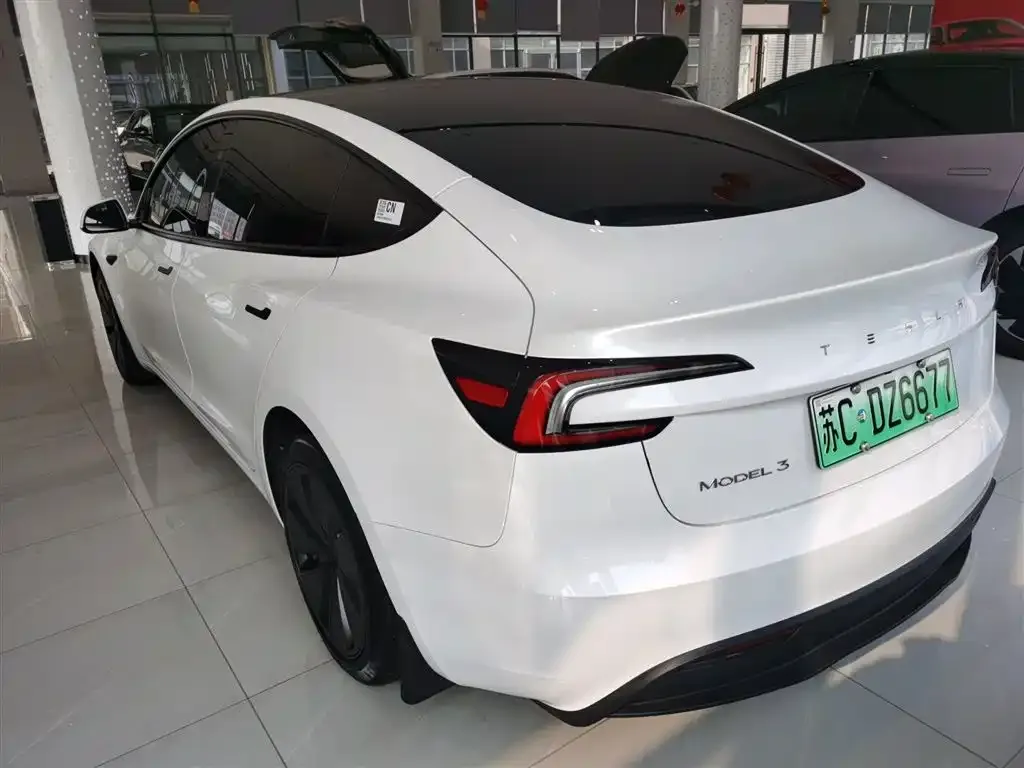 Tesla Model 3 — фото 4