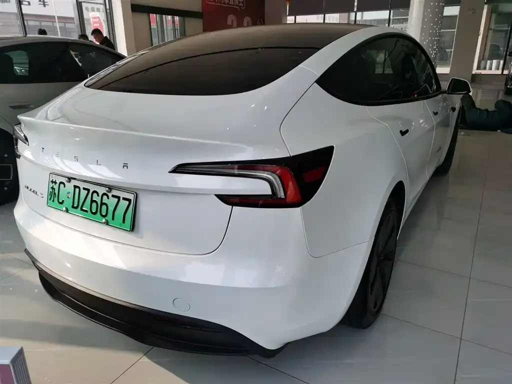 Tesla Model 3 — фото 9