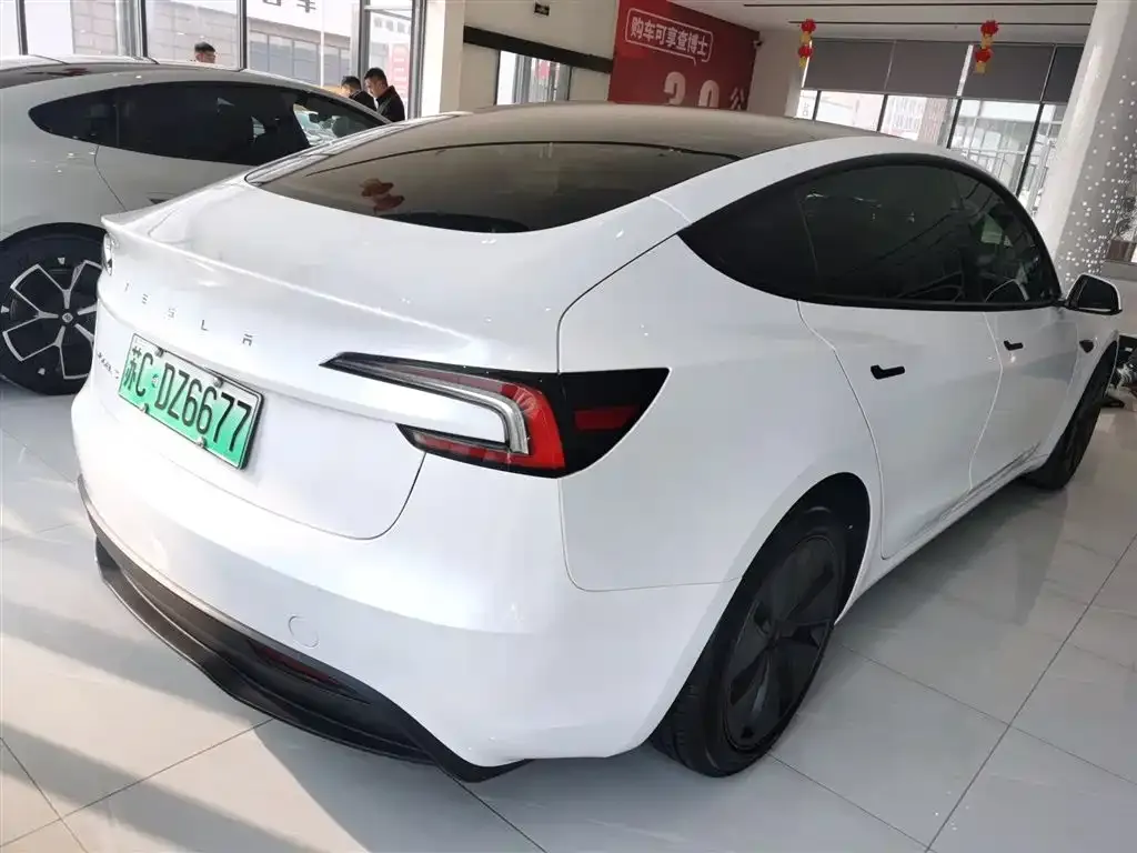 Tesla Model 3 — фото 7