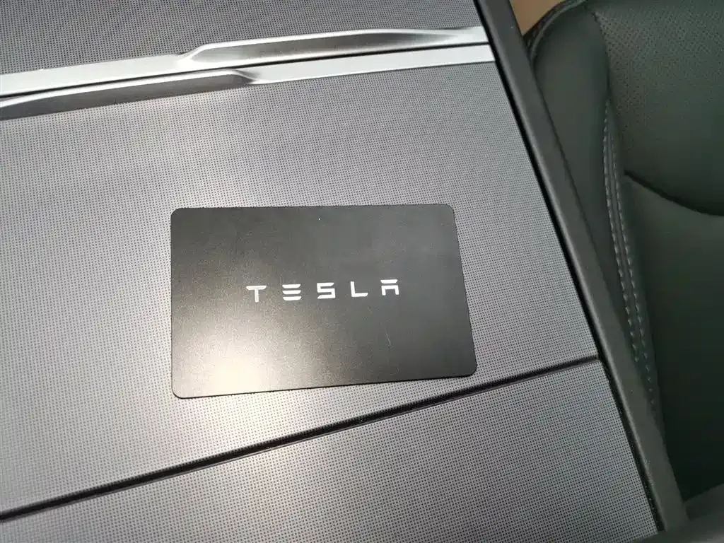 Tesla Model 3 — фото 10