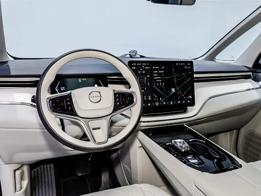 Volvo EM90 2024 из CN, фото 9