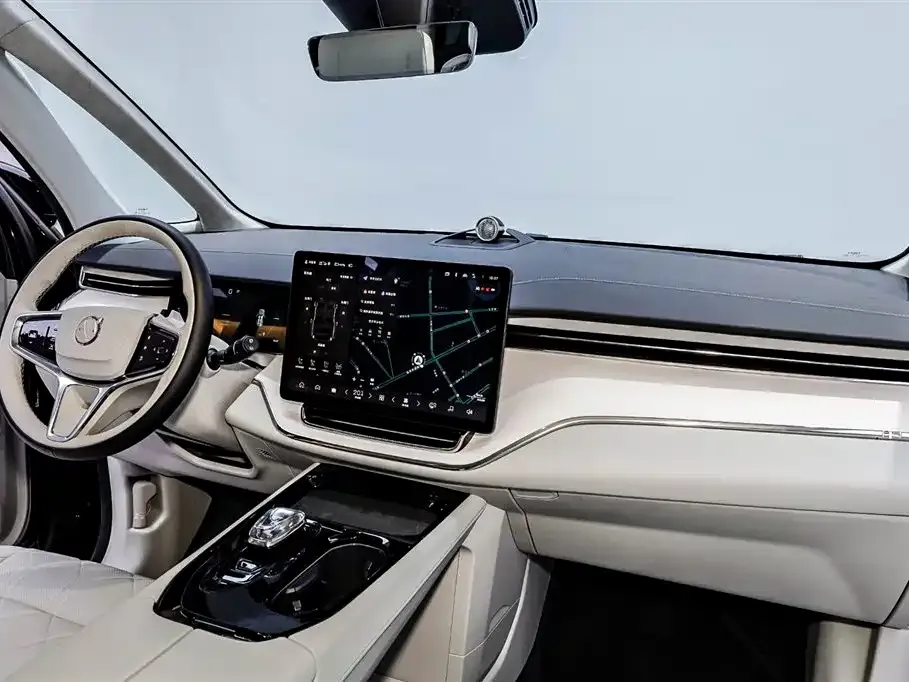 Volvo EM90 2024 из CN, фото 7