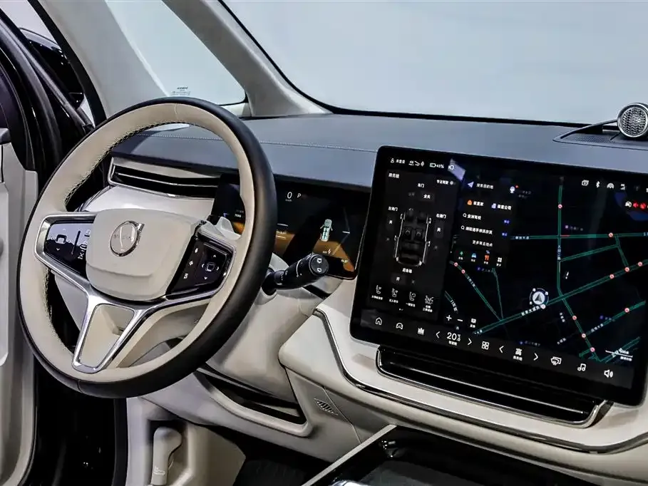 Volvo EM90 2024 из CN, фото 6