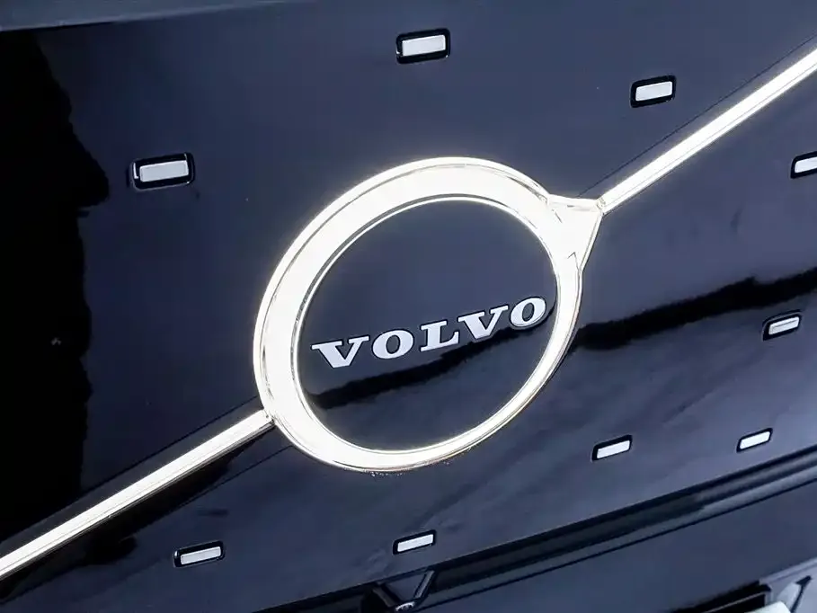 Volvo EM90 2024 из CN, фото 8