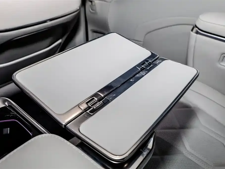 Volvo EM90 2024 из CN, фото 3