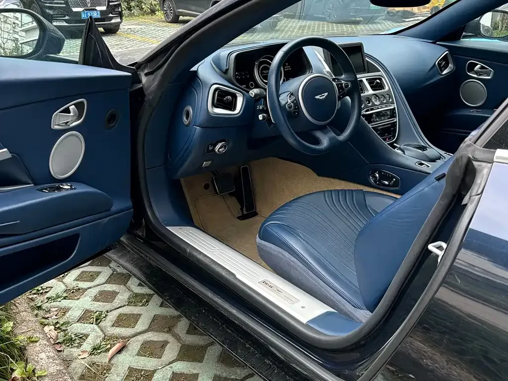 Aston Martin DB11 2021 из CN, фото 4