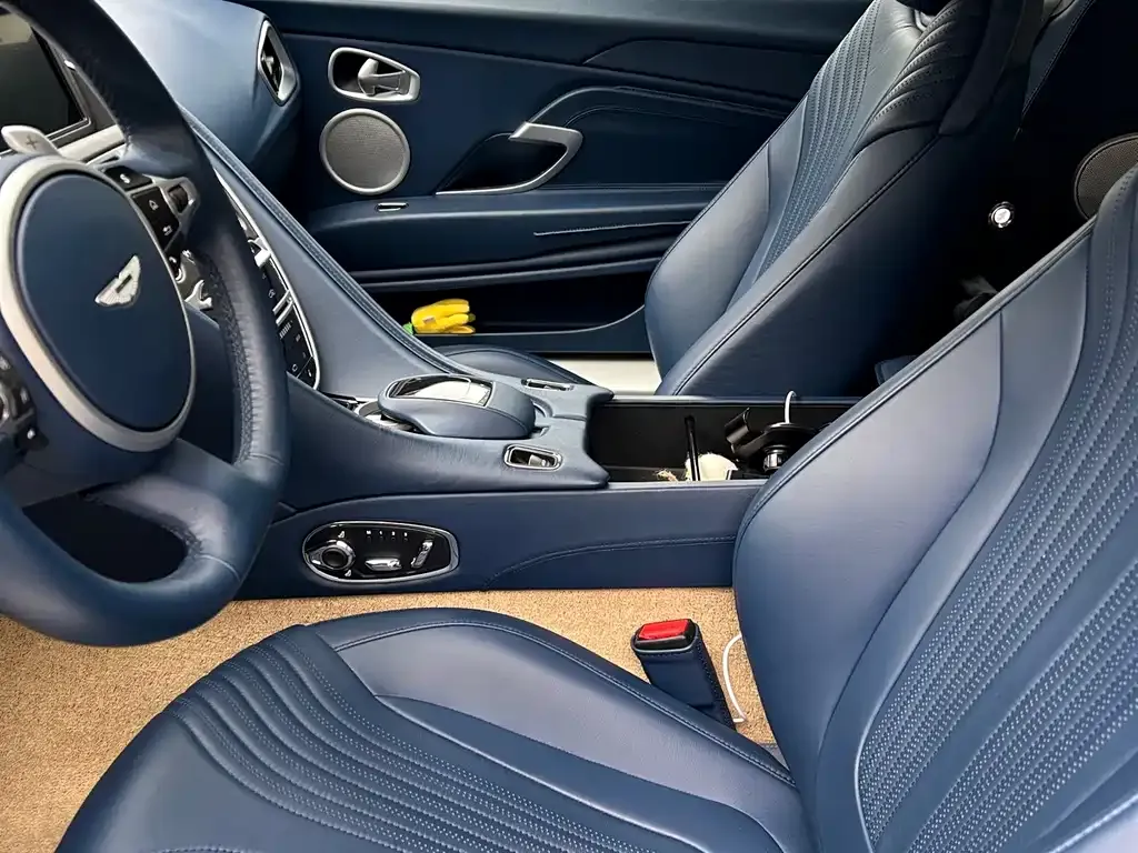Aston Martin DB11 2021 из CN, фото 2