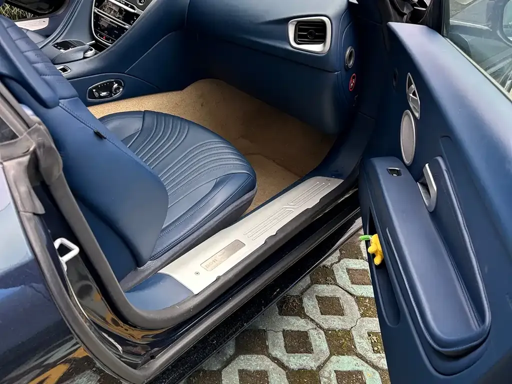 Aston Martin DB11 2021 из CN, фото 6