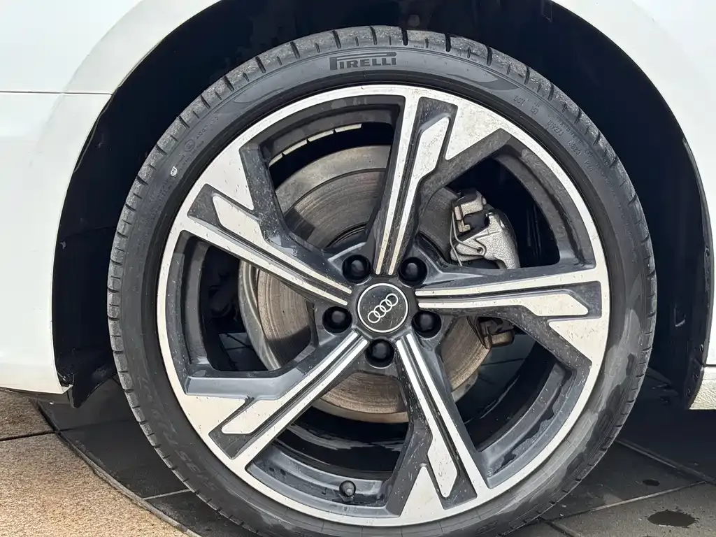 Audi A4L 2024 из CN, фото 8