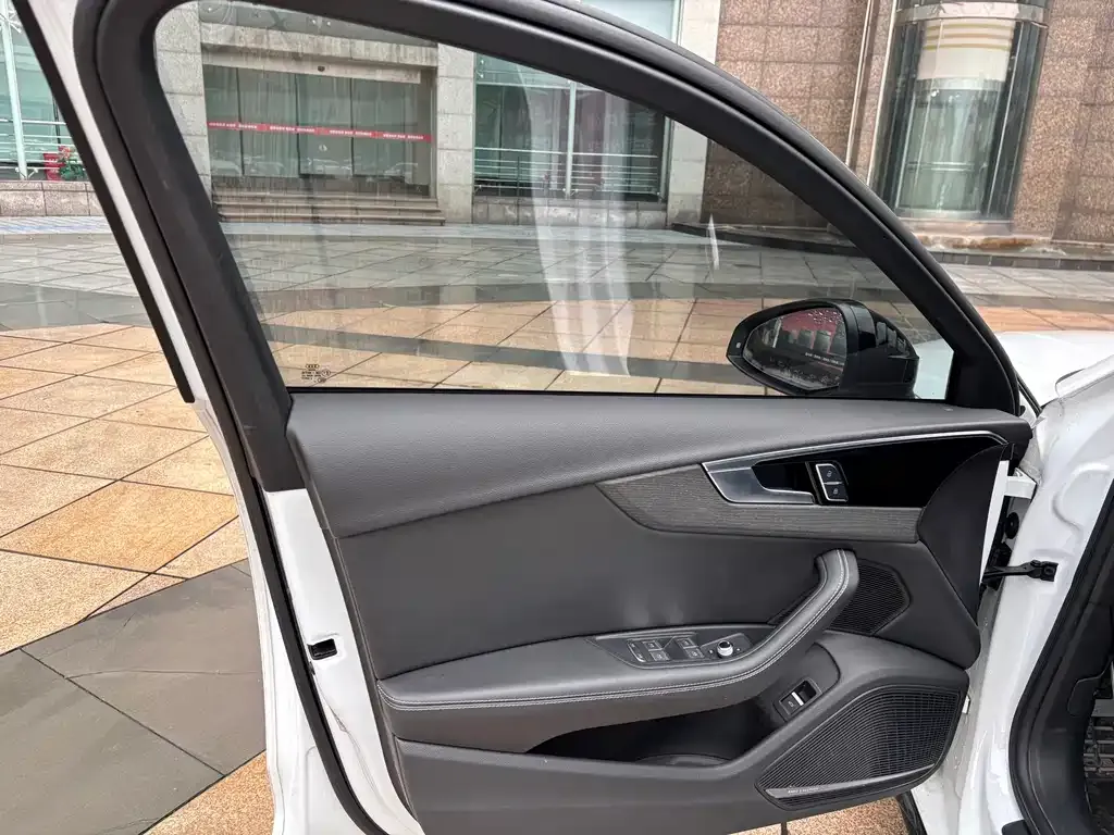 Audi A4L 2024 из CN, фото 9