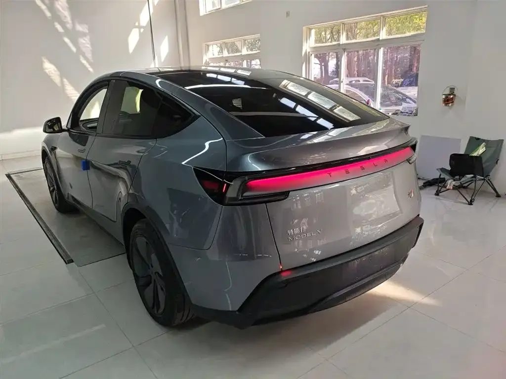 Tesla Model Y 2025 из CN, фото 10